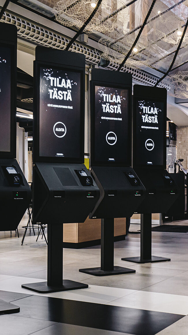 POLYTOUCH PASSPORT 32 10 Jahre Jubiläum – modulares 32 Zoll Selfservice-Terminal von Pyramid Computer